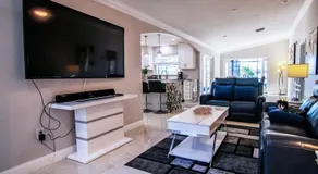 Lakefront and Pool 4bed Orlando House Near Downtown 20 minutes from Attractions - Image 2