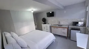 Quarto Aconchegante Completo Wi-Fi TV Microondas Cafeteira Entrada Privativa - Image 2
