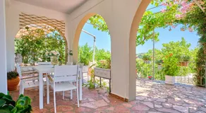Bougainvillea Escape Cottage - Image 4