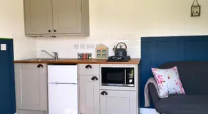 Clay Bank Huts, Roseberry Shepherds Hut - Image 3