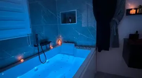 Parenthèse exclusive avec piscine et jacuzzi - Image 3