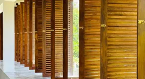 Lake Round Luxury House - Image 5