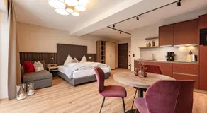 Kristall Apartments - Image 2