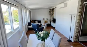 Large house with garden - Image 2