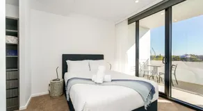Stylish Urban Apartment Close to Manuka - Hosted by Canstay - Image 2