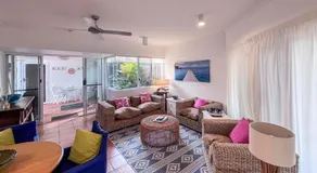 Beaches Apt 2 Beachfront - Image 3