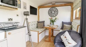 Betws View, Shepherd Hut - Image 3