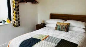 Barnfield house - Image 3