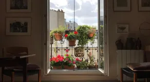 Cozy Montmartre apartment with views over rooftops - Image 4