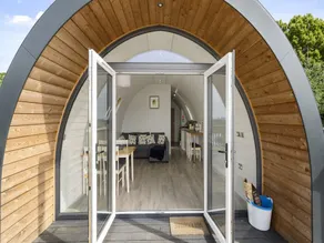 Chalet in Hertford with Lakeview Hot Tub - Image 3