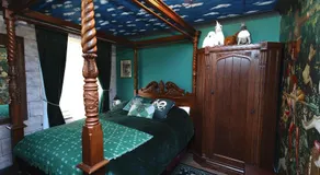Quidditch Quarters Themed Property - Image 2