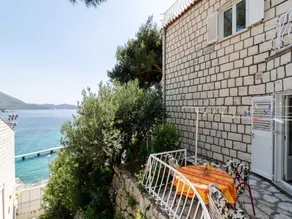 Guest House Daniela- Triple Room with Balcony and Sea View - SOBA 5 - Image 5