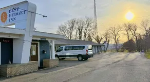 Best Budget Inn - Image 3