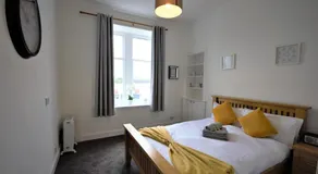 Bright and Cosy West End Apartment - Image 2