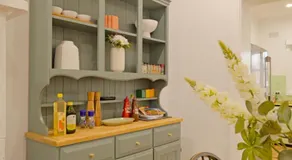 Manuka Village - Sleeps 8 - Free parking x 4 - Image 5