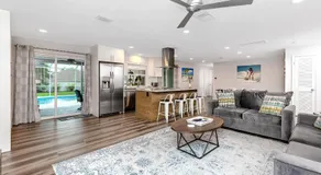 Modern Home Heated Pool Close to Beaches - Image 4