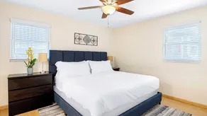 Sunny Venice Beach Home With Open Living & Walkability to Abbot Kinney Venice Drift by Avantstay - Image 4