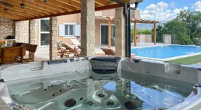 Voll ausgestattete Villa mit privatem Pool, Grill und Terrasse | Bergblick - Image 4