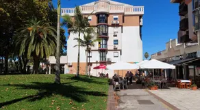 Enjoy Lisbon Cascais Sintra 1200 metres to metro blue line Sintra Rail line Free Parking - Image 5