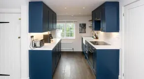 3 bed penthouse above quaint pub - Image 4