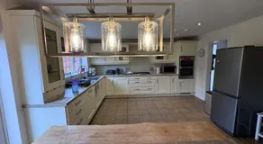 Spacious 4BD House with Character in Coventry - Image 5