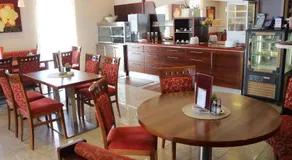 Hotel Checkin - Image 3