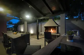 Villa med pool, lekplats och grillplats - Image 5