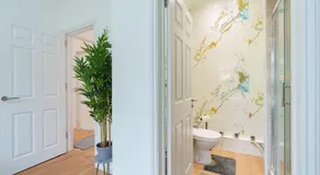 Stylish 3 Bedroom Sea View Apartment -Free Parking- Sleeps 9 - Image 3