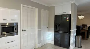 Spacious bright home close to shops and cafe's - Image 5