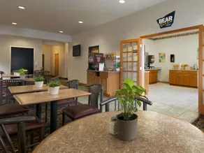 Travelodge & Suites by Wyndham Fargo/Moorhead - Image 4