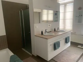 Inviting 2-bedroom suite  for up to 5 people with spacious bathroom - Image 4
