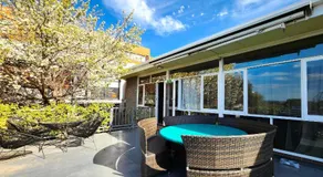 Southland Guesthouse Quad Room 3 with Free Parking - Image 5