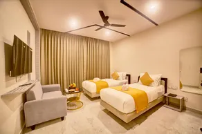 Gateway Transit Hotel - Image 2