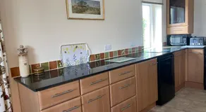 Honeycomb Cottage - a quiet, charming, cosy retreat in the countryside only 2 miles from one of Cornwall's best beaches - Image 4
