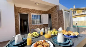 Pera Stylish Villa With Pool by Homing - Image 4
