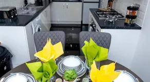 PG stays Spacious Entire 4 Bed house with Garden - Image 4