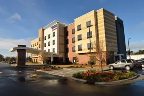Fairfield Inn & Suites by Marriott Dunn I-95 - Image 3