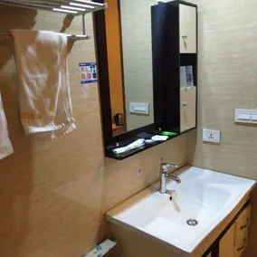 Jingdu Holiday Hotel - Image 5