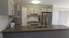 Spacious Entire 4Bedroom House in Gladstone 1 to 8 People can Stay - Image 4