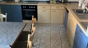 Schöne Zimmer mit gemeinsamer Nutzung von Bad, Toilette und Küche - Image 3
