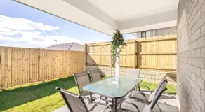 Modern Family Retreat in Premier GreenbankLocation - Image 5