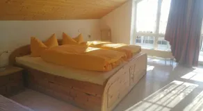 Gästehaus am Rathaus, Mehrbettzimmer 2 - Image 4