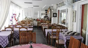 Kasgar Court Hotel - Image 2