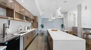 CozySuites at East Washington - Image 4