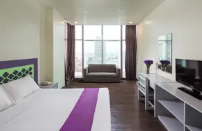 V Hotel - Image 2