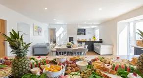 Nether Newton - Sleeps 12, Hottub, Sauna, Private Garden - Image 4