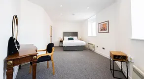 Stanway Apartments- Free Parking & Close To Tram Stop - Image 2