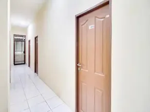 RedDoorz near BG Junction Surabaya - Image 3