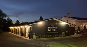 Racecourse Motel - Image 5