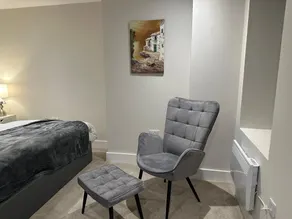 Modern City Suite | 10-Min Walk from Hull Station - Image 2